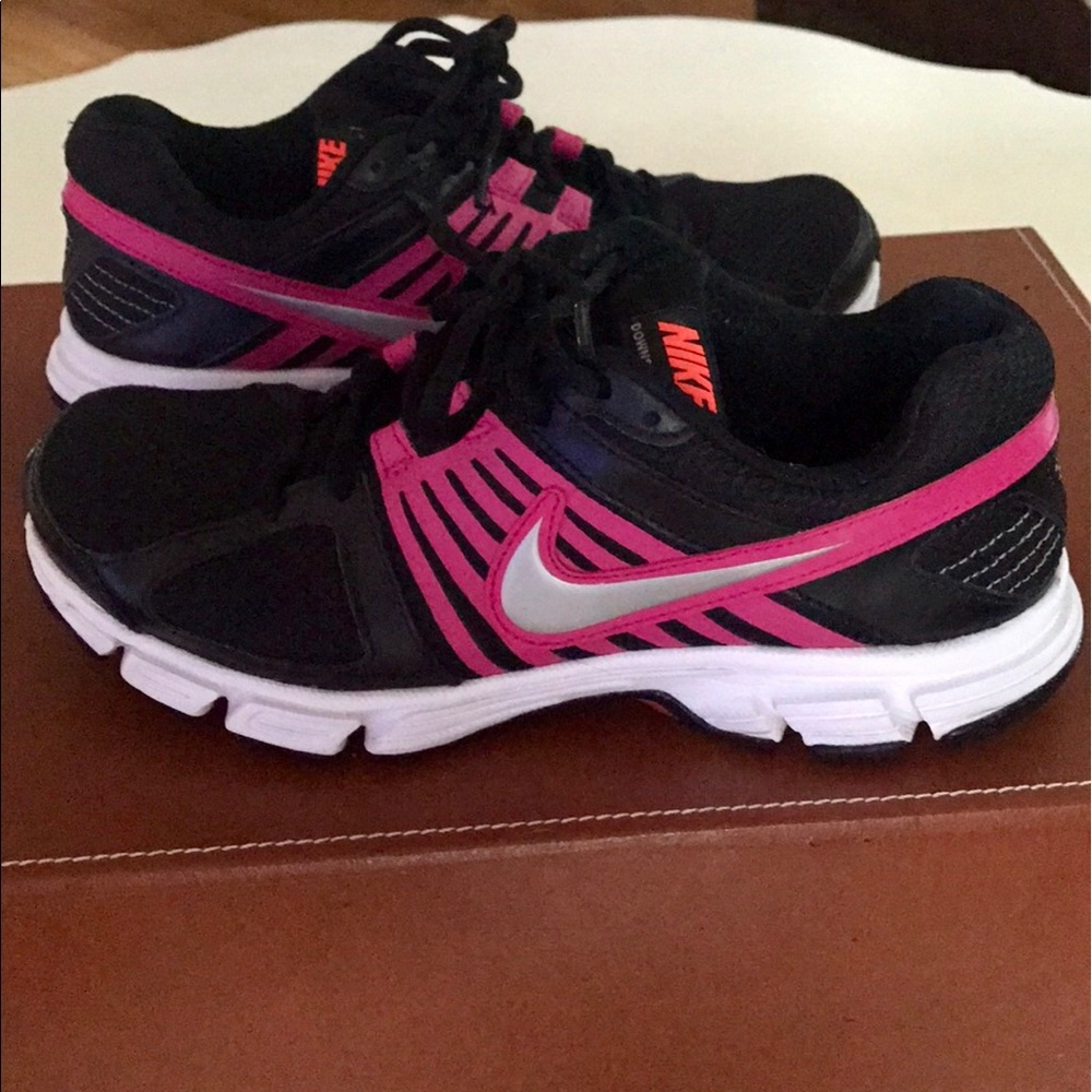 NIKE DOWNSHIFTER 5 SNEAKERS